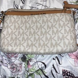 WHITE MK CROSS BODY WITH BROWN WRISTLET